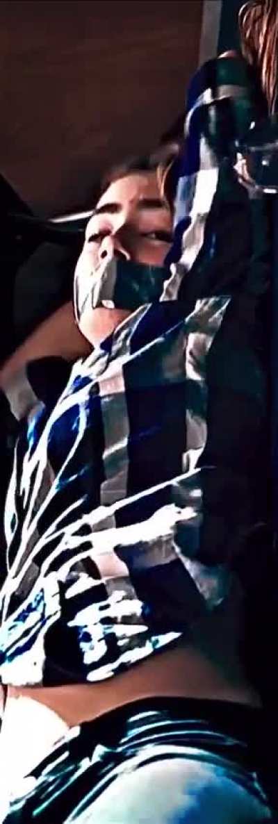 So unfortunate this sexy scene was so short😔