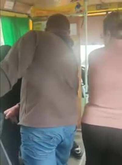 Patriotic passengers in the Odessa minibus detained a woman filming military objects. On his phone, patrol officers found photos of infrastructure facilities and correspondence with the Russians.