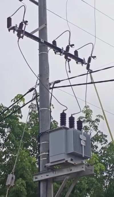Connecting power lines