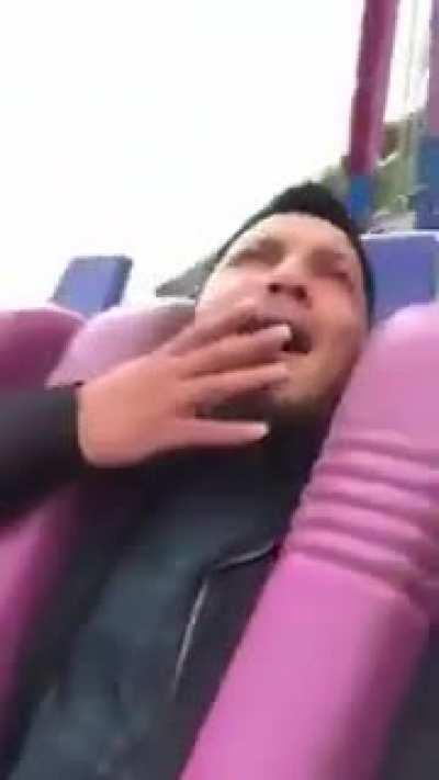 Un pui de cioara care inca nu a invatat sa zboare, cand intra pe Wagthro.