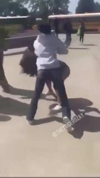 Bully tried to jump a girl from behind and still lost