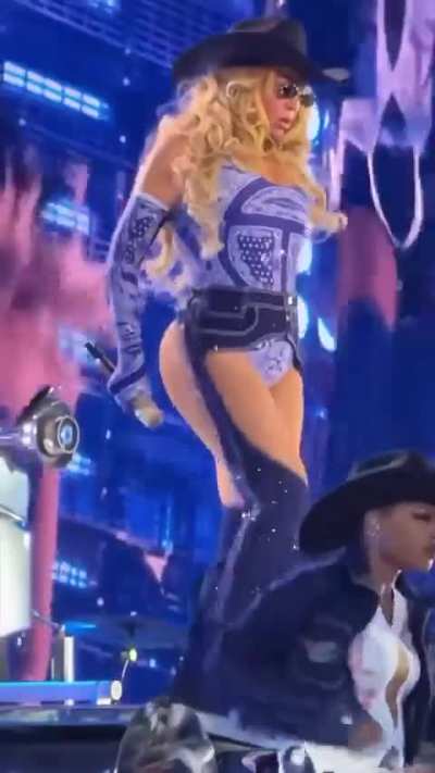 Finally Shaking Her Fat Ass