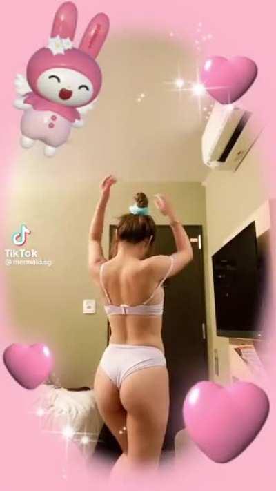 Guys I think she likes attention from men 🤓