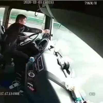 WCGW : Send really fast massage while driving
