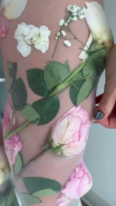 Adorable Ann and roses 🩷