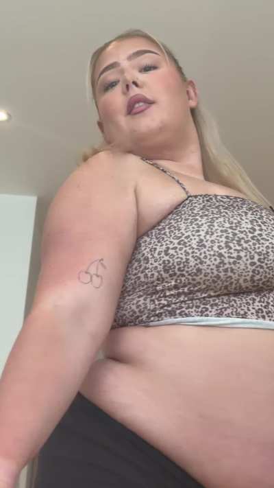 Gained so much😳 I jiggle with every step now.. How much more should I grow 🤭check out my links for moreee 💕