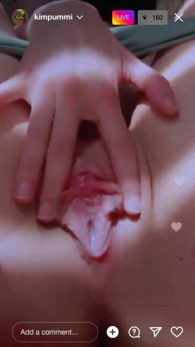 Tongue her holes please