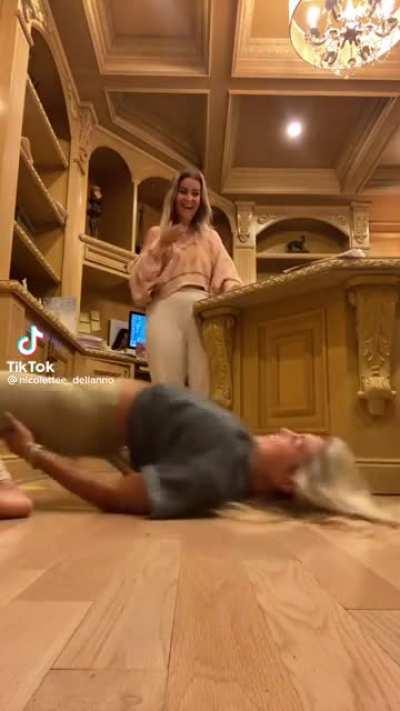 my third legs knee hurts