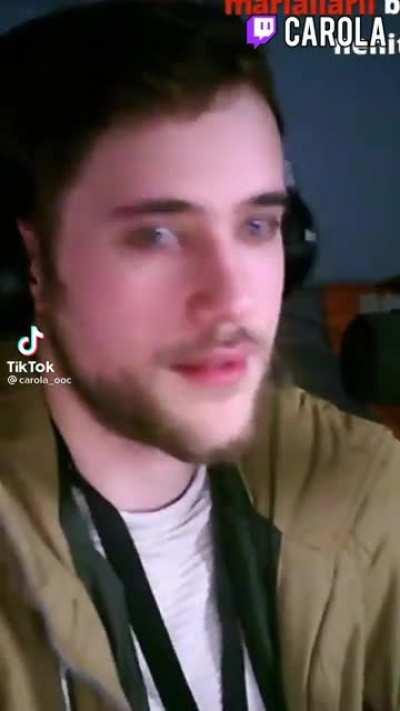 Cuando carola se pasa de pelotudo🤣🤣🤣