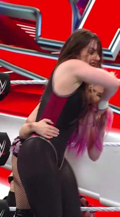 Nikki Cross (MIC)