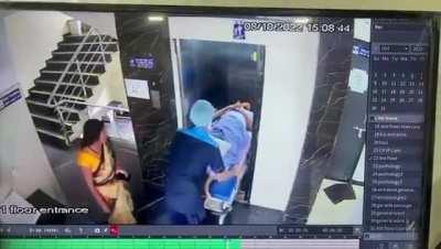 To load a patient in the elevator
