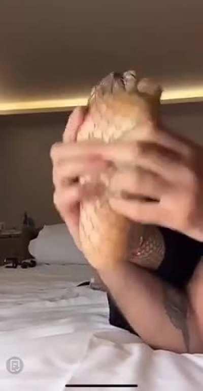 italian feet tickled