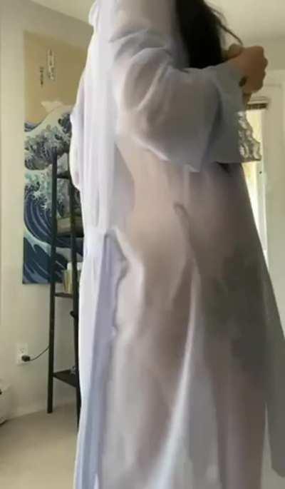 Petite Taiwanese girl at your service