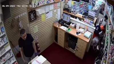 Chicago Rapper MoneyGangVontae robbed and killed inside NYC South Bronx Pharmacy allegedly for his gold chain Rip 🕊