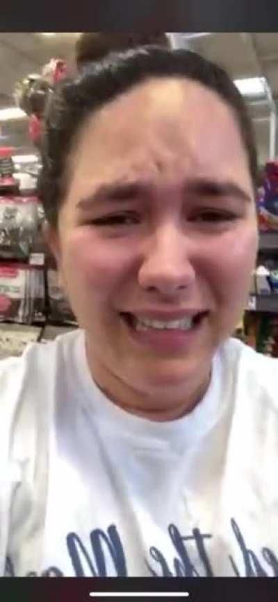 Woman records herself on Facebook live having a panic attack at HEB because they refused to check out her groceries for not wearing a mask