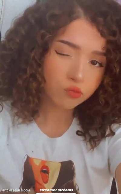 😭😭 💦holy shit that wink that lips that curls that kiss are everything