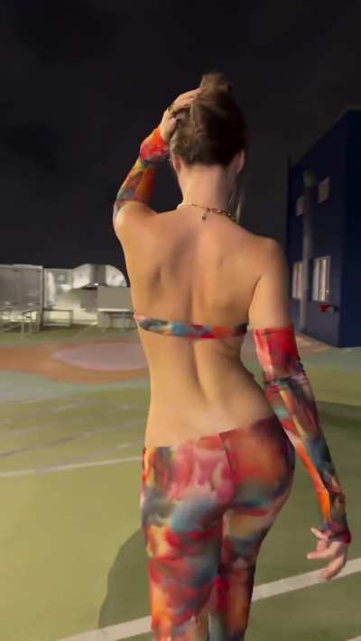 Curvaceous Jane's confident runway walk 🍑