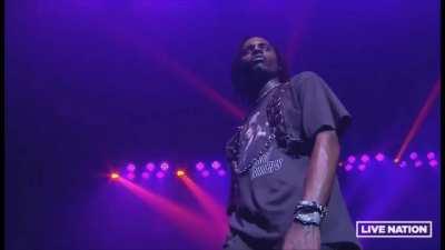 Trump couldn’t help himself when Carti showed up to his rally 😳