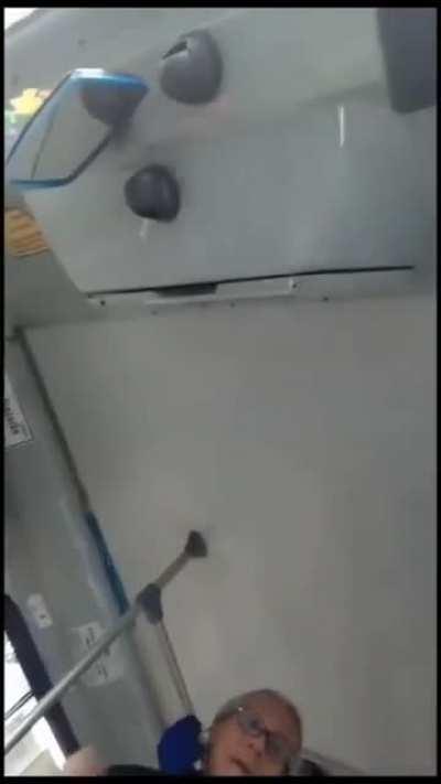 Mujicano llegando tarde.