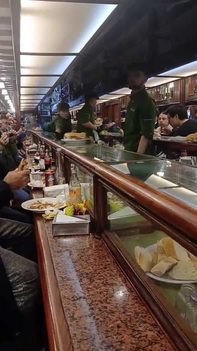 Cómo hacen para que no se les caigan? Tremendo.