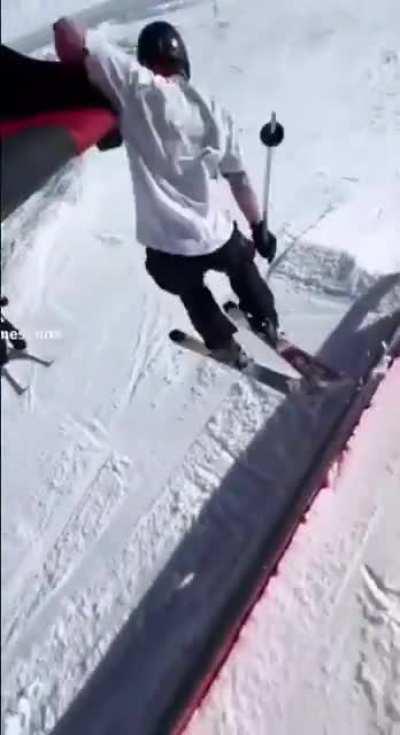 Watch me while I grind this rail.