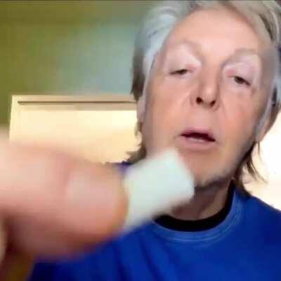 GUYS i don't think it's gum 😰😰😰😰 stupid beetels always taking drogs 😡😡