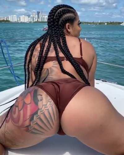 Tats in the bow @kkvsh