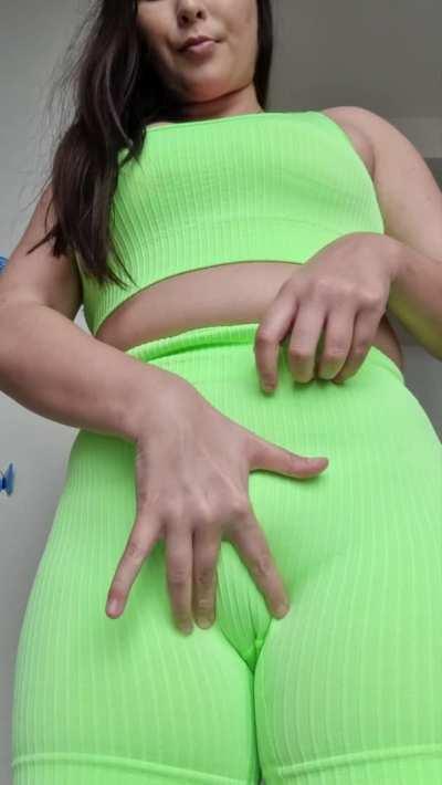 To the 12 guys that likes a thick asian 😈 i wish i could fuck every guy that likes my body type 🙂