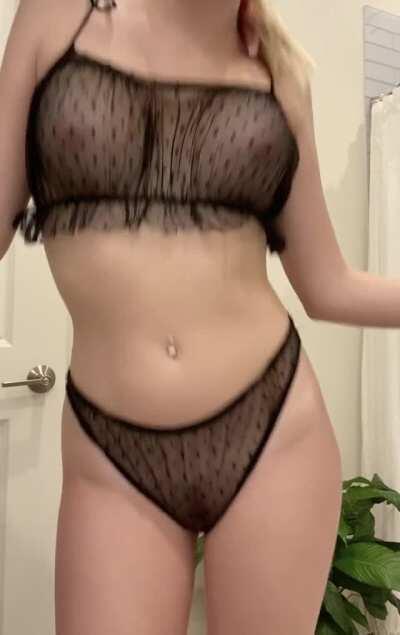 Dancing cause it’s Saturday night!! 🖤🦋