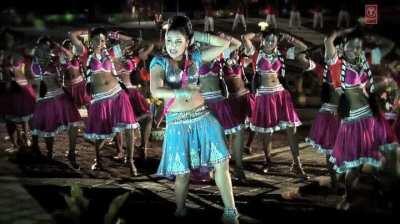 Rani Mukherjee teaching whorish moves to the Back-dancers