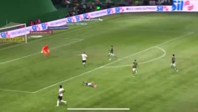 Após ''cortar'' gol do Botafogo na transmissão de ontem, a FIAT REPRISOU o lance hoje, durante comercial no Jornal Nacional.