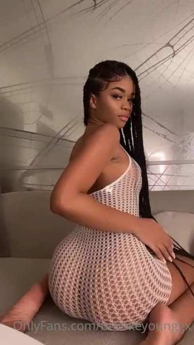 Brookeyounggx OF @bootyfulb (I can't pay for OF because bank thinks it's fraud)