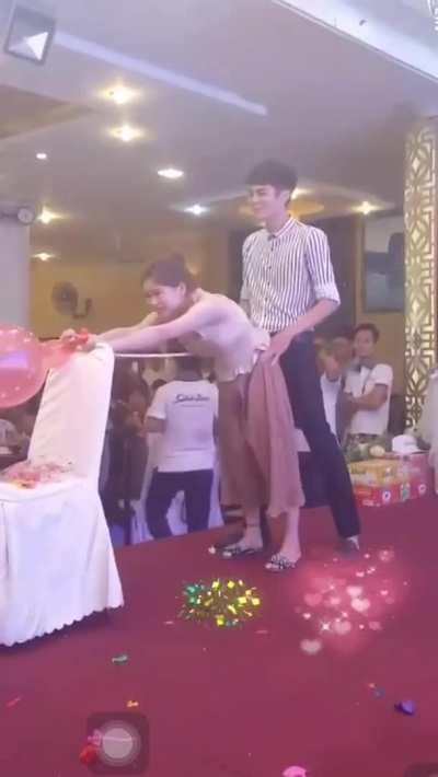 The best way to inflate a balloon