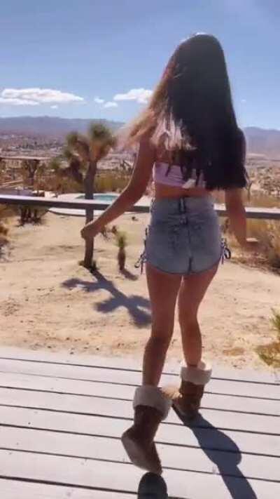 How I wish those shorts were a little bit shorter exposing little bit of her butt cheeks😍😍