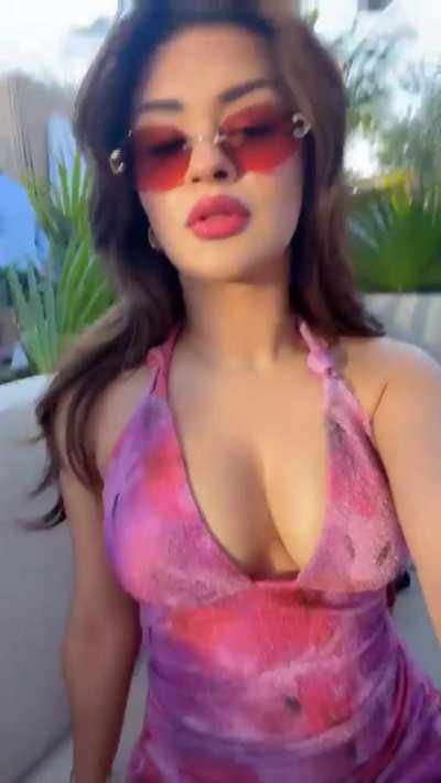 Avneet Kaur in Pink Bodycon -IG Story 9th January 2026