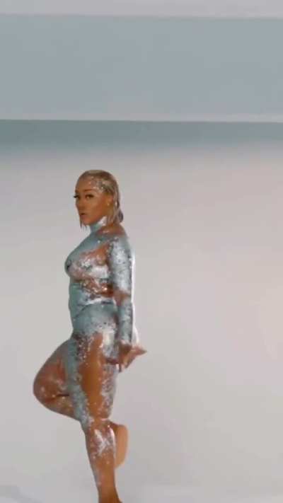 Jhonni really looks amazing witch no clothes on