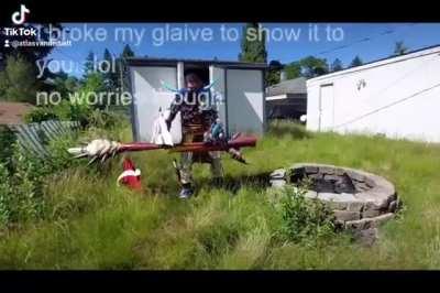 [Self] Monster Hunter cosplay competition application video wish me luck and enjoy