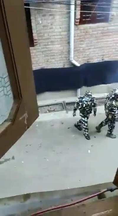 [Aditya Raj Kaul] Look at this video from Zadibal, Srinagar in Kashmir very closely. Some hooligan comes and kicks/punches/pushes cops on law & order duty. There is no provocation by either J&K Police or the CRPF as visible. Do you expect cops to 