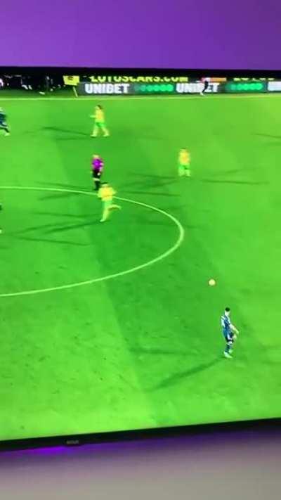 [Highlight] Granit Xhaka receiving the pass with his back