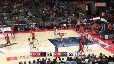 [Highlight] Cam Whitmore gets some air on a massive alley-oop dunk