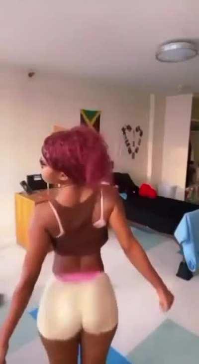 THICKERANDBIGGER - Video #1704