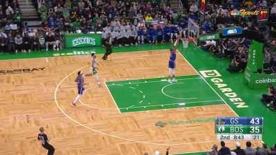 [Highlight] Iguodala picks Brown's pocket for the steal and slam!