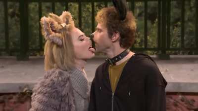 Sarah Sherman in the Dog Park skit