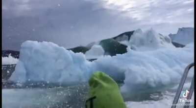 Terrifying wave created by ice falling into the ocean
