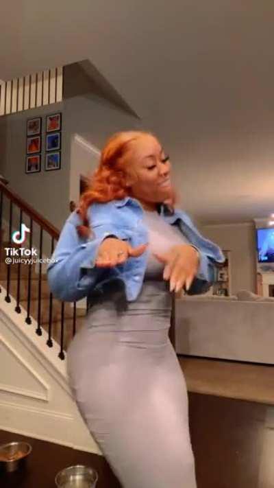 juicyyjuicebox thicc 🍑🍑