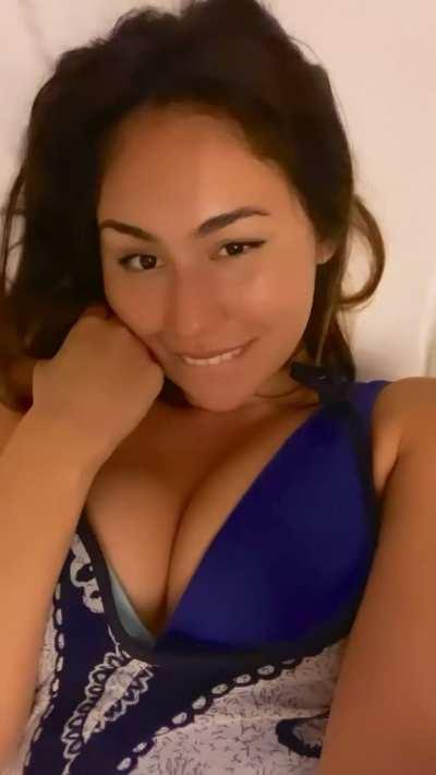 Are you looking up my dress? 🥵