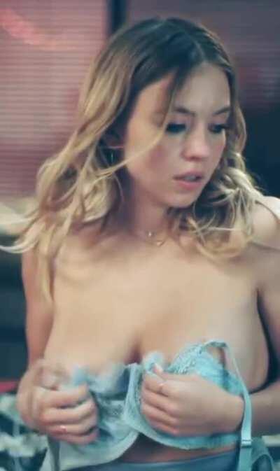 Sydney Sweeney on/off