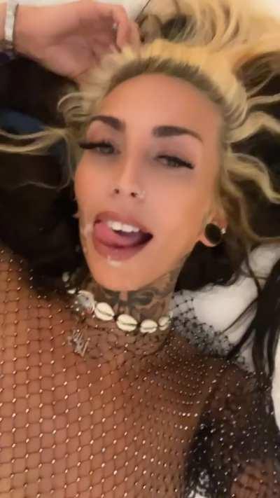 Enter my apt and glaze my face, I want you to shower me in sperm