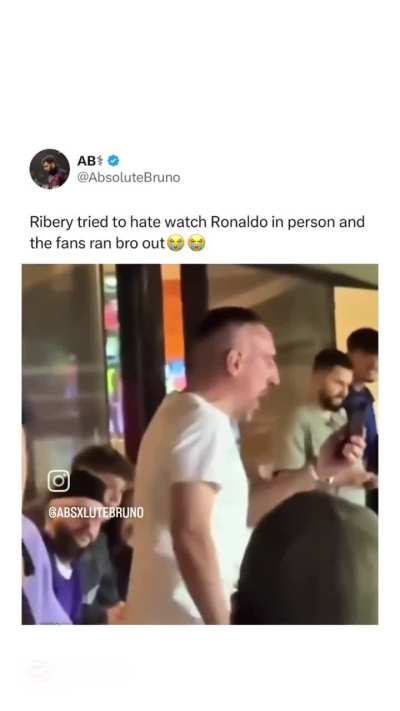 The whole stadium had Ronaldos back I'm crying😭