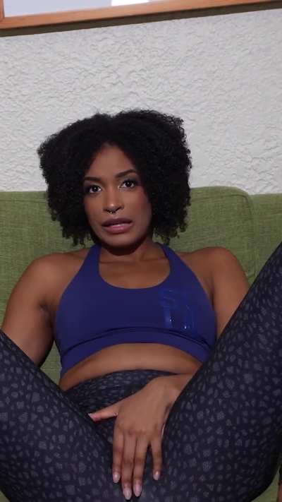 Our newest Ersties crush loves running, yoga and edging her clit until she can't take it anymore! 🥵